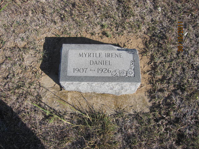 gravestones\DANIEL Myrtle Irene d1926