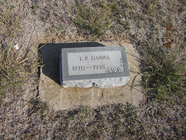 gravestones\DANIEL Thomas Powell d1938