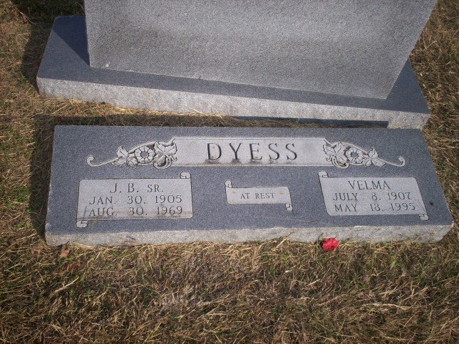 gravestones\DYESS JB and Velma