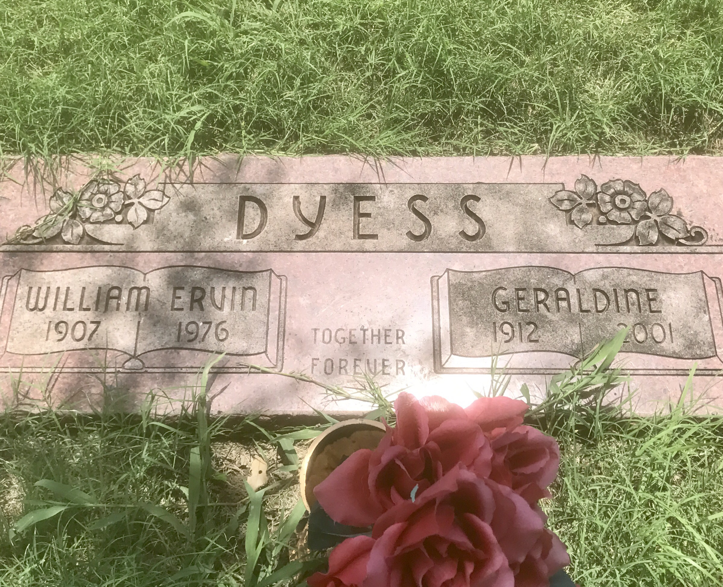 gravestones\DYESS William and Geraldine