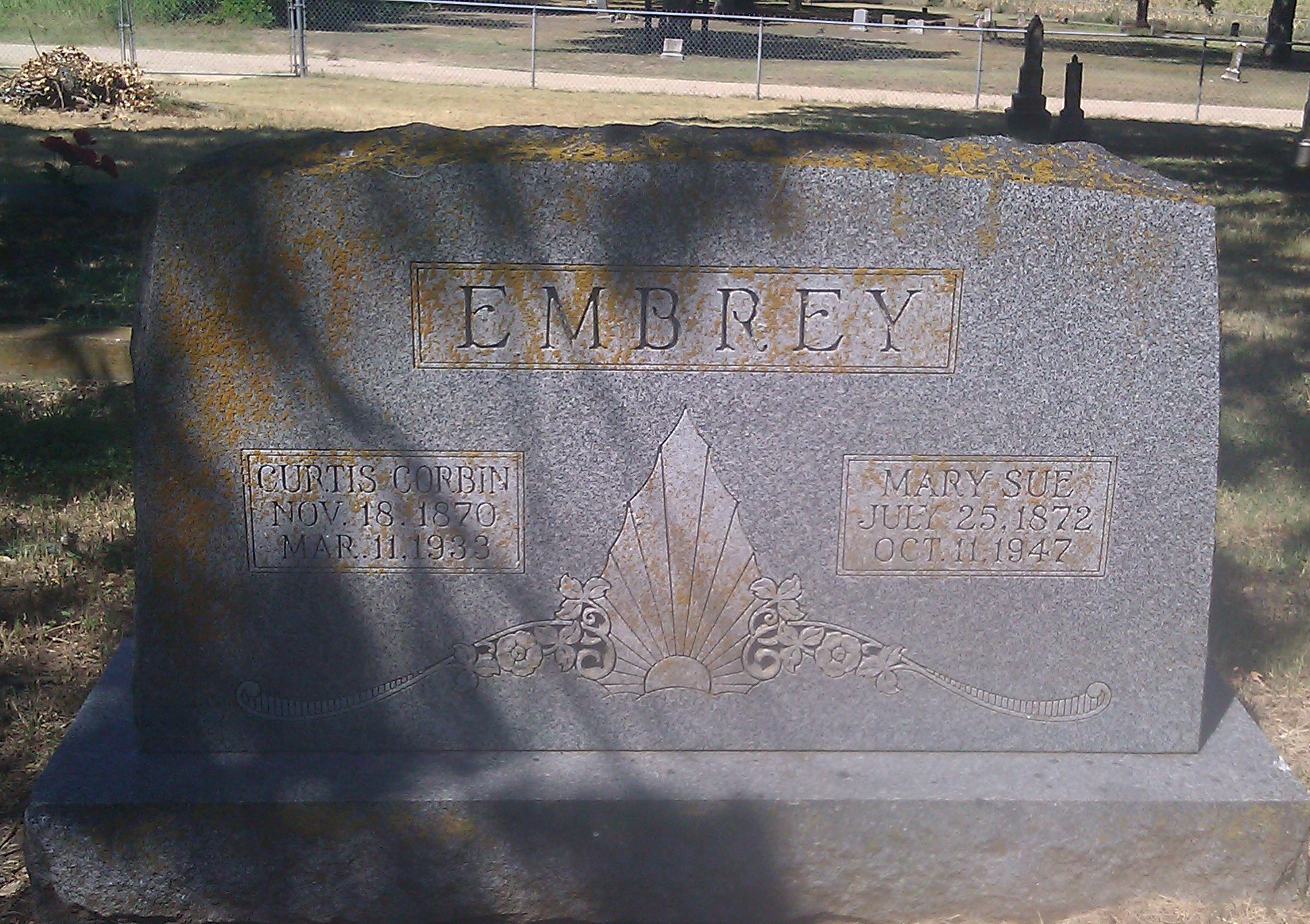 gravestones\EMBREY Curtis Corbin and Mary Sue