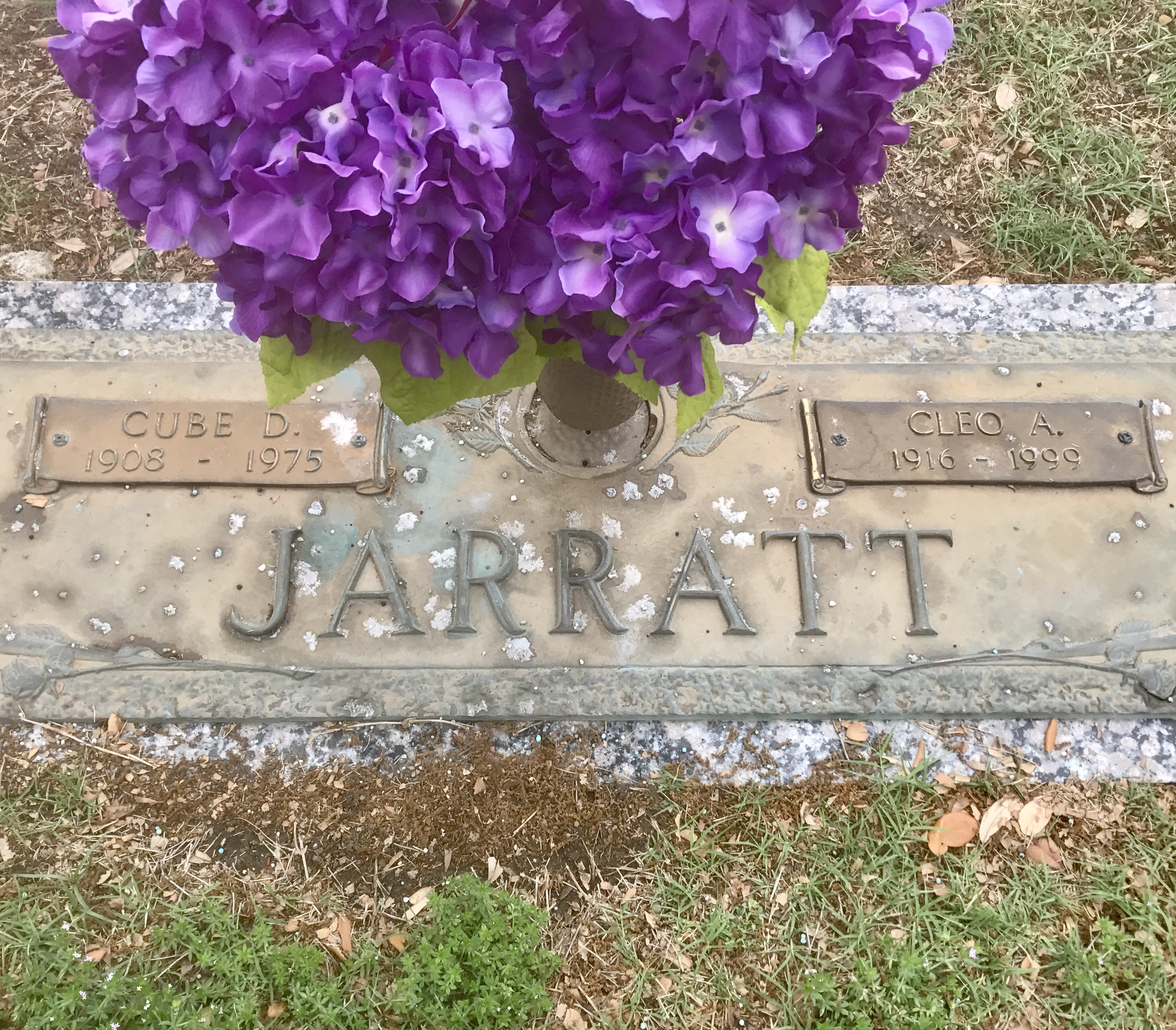 gravestones\JARRATT Cube