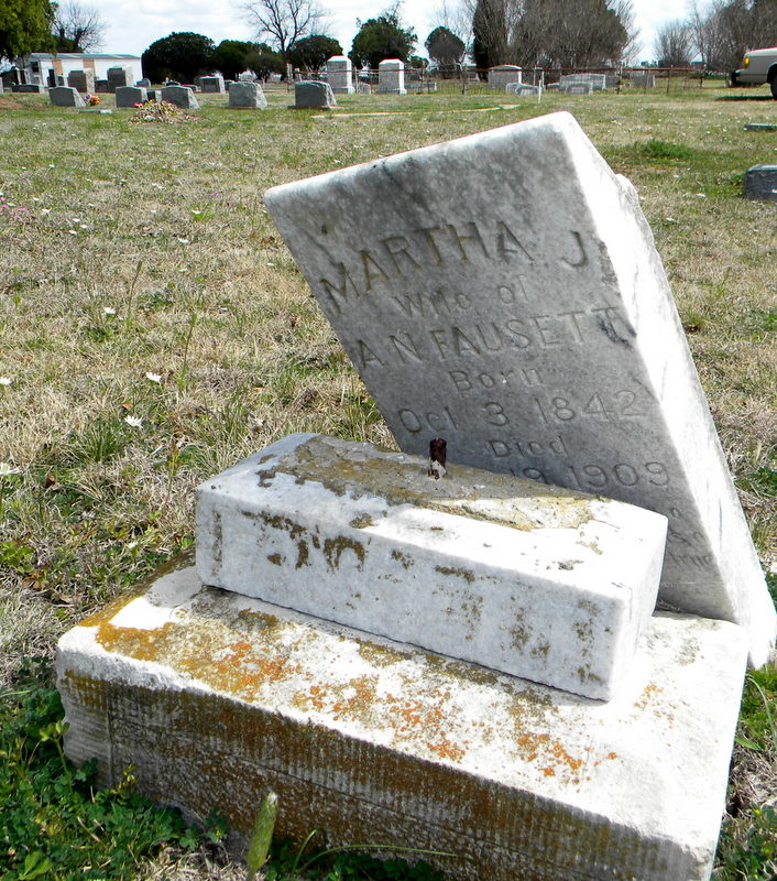gravestones\MORTON Martha J d1909 (2)
