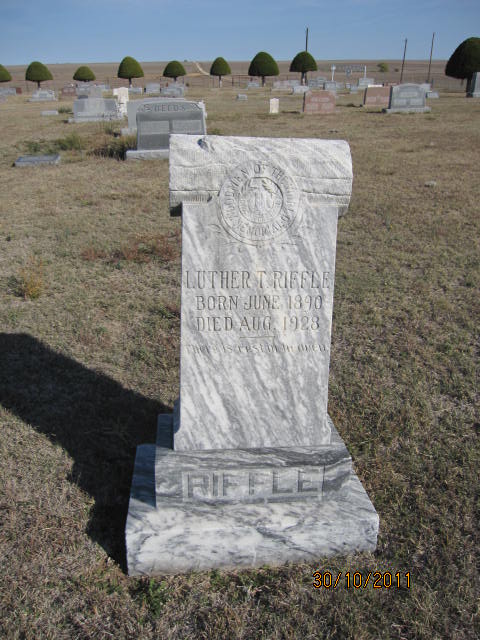 gravestones\RIFFLE Luther Tyrell d1928