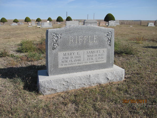 gravestones\RIFFLE Samuel Scott d1941