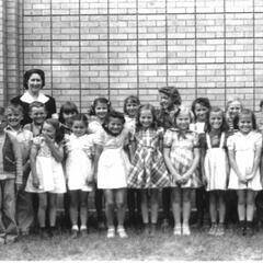 Katie Price's 2nd Grade Class 1941-42