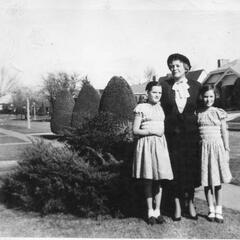 Grandma Gibbs, Barbara, and Lynne